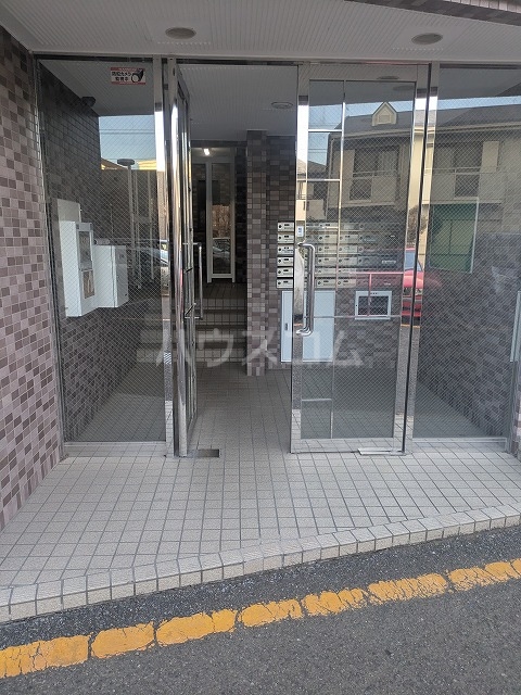 27/30 エントランス