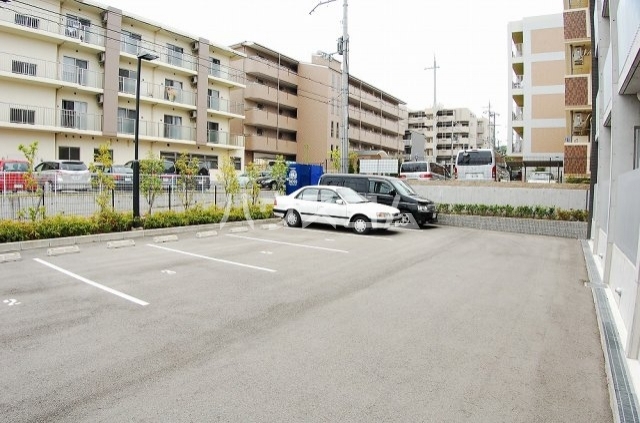 18/28 駐車場