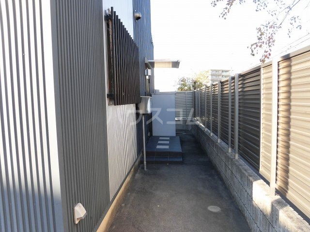 24/30 エントランス