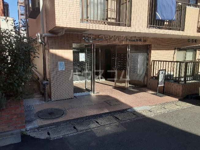 18/28 エントランス