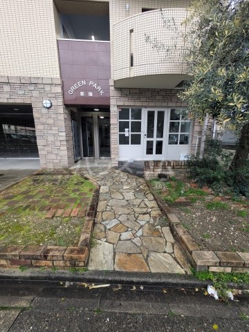 24/30 エントランス