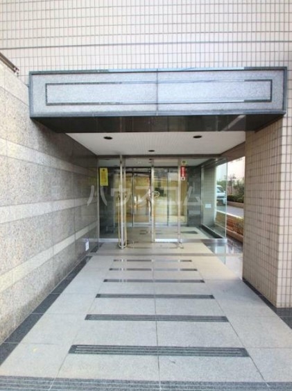 18/23 エントランス