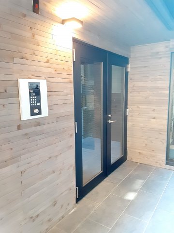 28/30 エントランス