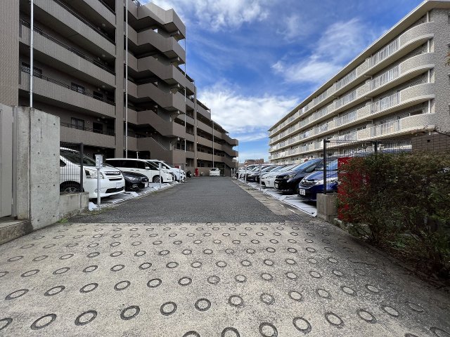 27/30 駐車場