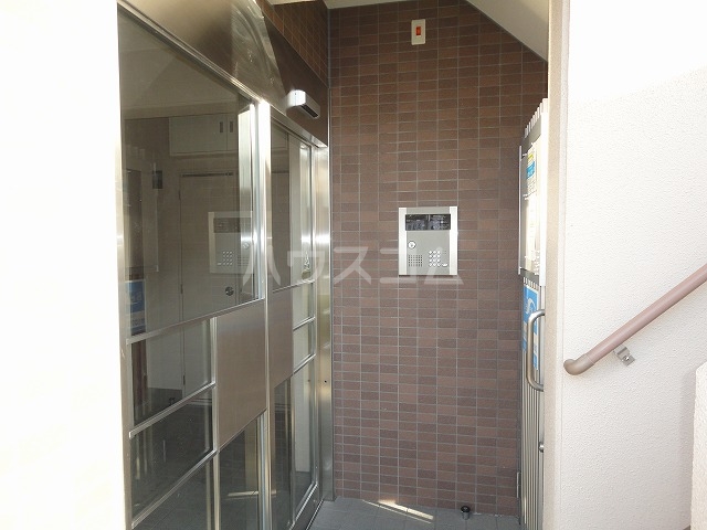 27/30 エントランス