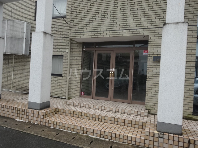 28/30 エントランス